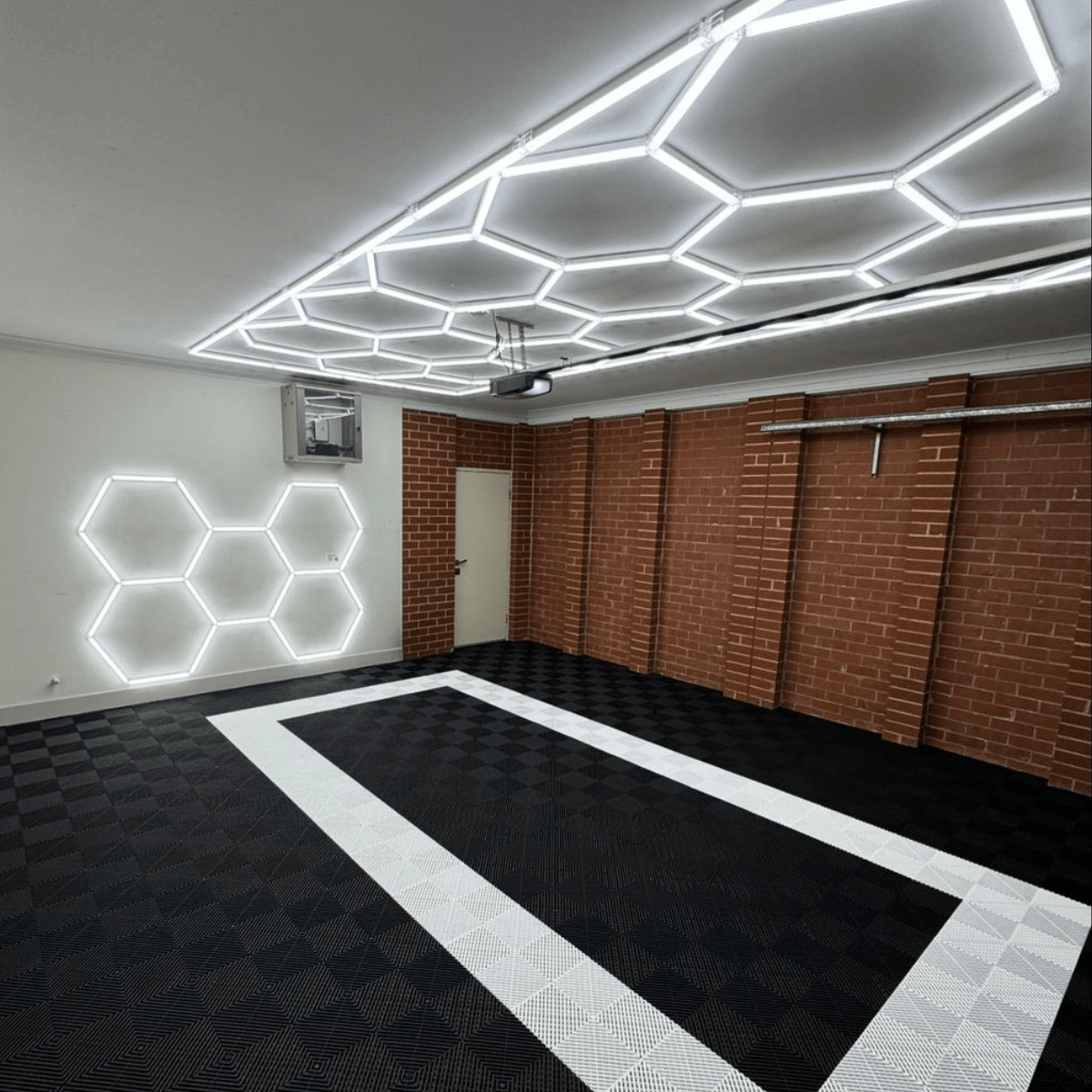 ULTRABEAM 5-Grid Small Hexagon LED Light (2.4x1.7m, 144W)